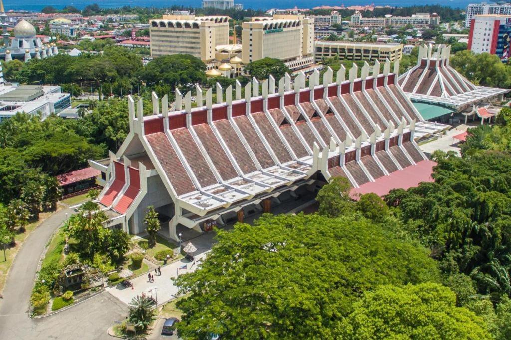 Monaco Boutique Hotel Sadong Jaya Kota Kinabalu Eksteriør bilde