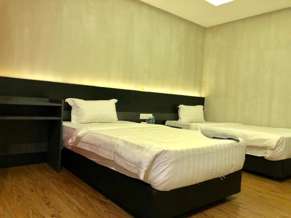 Monaco Boutique Hotel Sadong Jaya Kota Kinabalu Eksteriør bilde