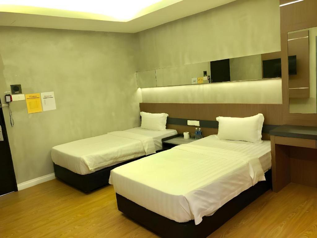 Monaco Boutique Hotel Sadong Jaya Kota Kinabalu Eksteriør bilde