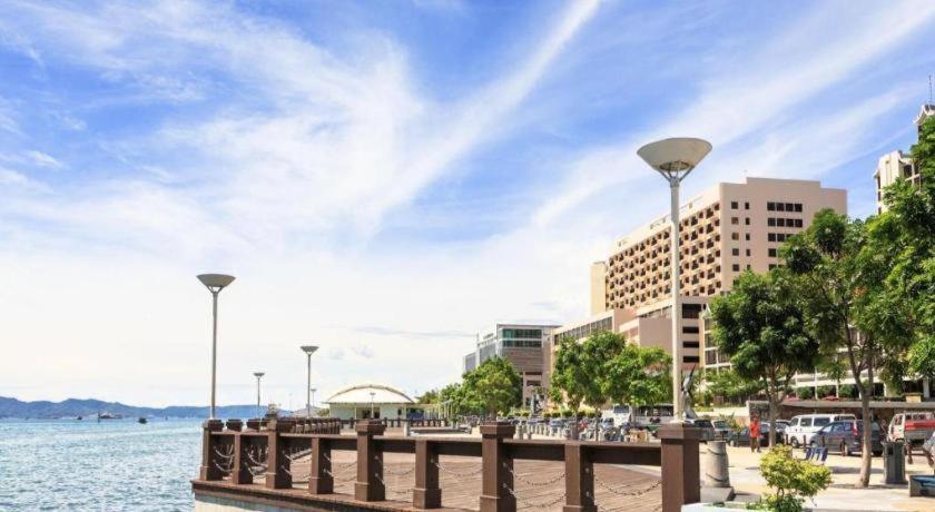 Monaco Boutique Hotel Sadong Jaya Kota Kinabalu Eksteriør bilde