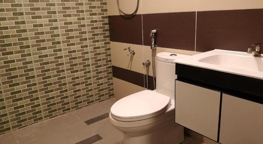 Monaco Boutique Hotel Sadong Jaya Kota Kinabalu Eksteriør bilde
