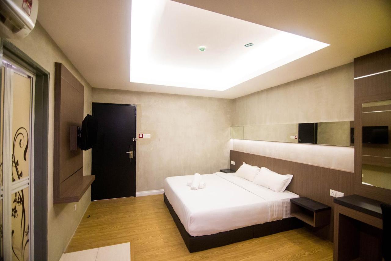 Monaco Boutique Hotel Sadong Jaya Kota Kinabalu Eksteriør bilde